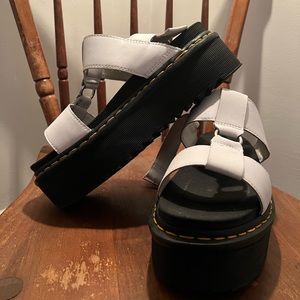 DR MARTEN PLATFORM SANDALS